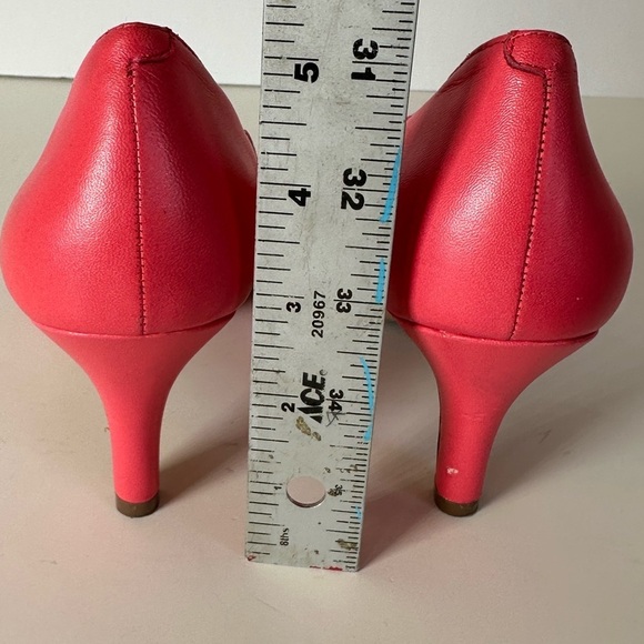 Alex Marie Retro 80’s Style Flamingo Pink Scalloped Design Heels Sz 7.5 M - Picture 4 of 8